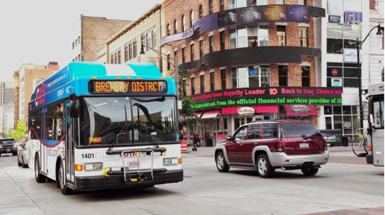 Giải tỏa thành phố chật chội: Đi làm với xe buýt miễn phí