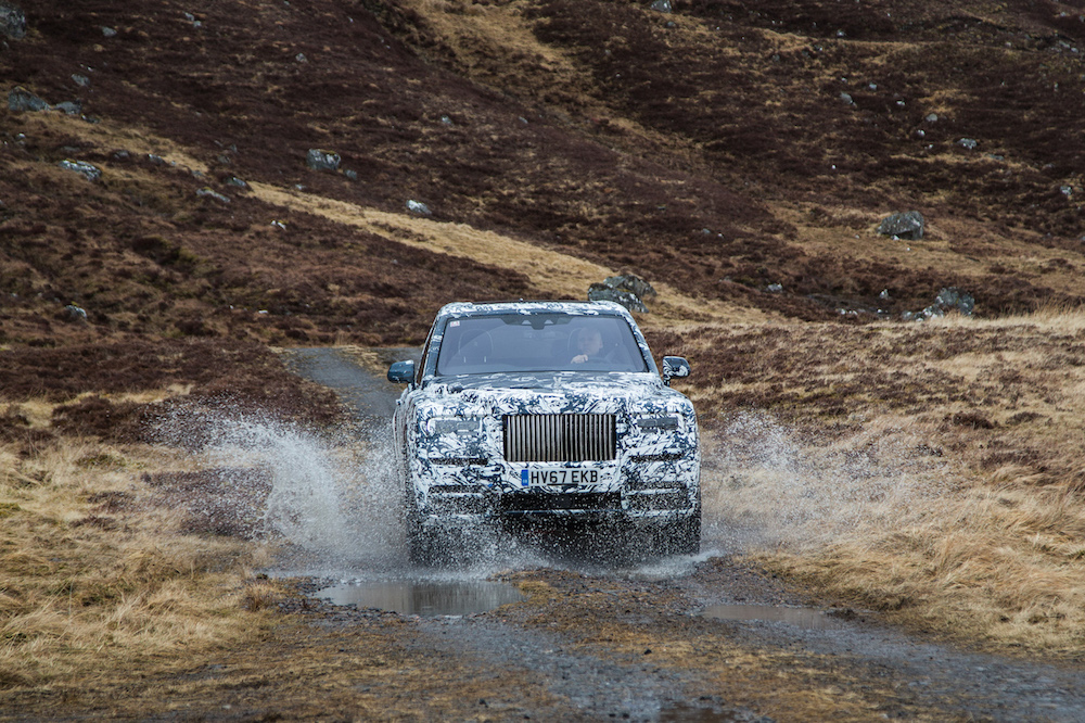 Cullinan – định hình khái niệm xe Rolls-Royce “trèo đèo lội suối, lấm lem bùn đất”