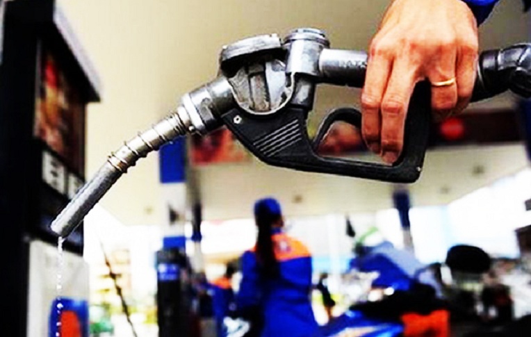 Xăng, dầu tăng giá lần thứ 8 kể từ đầu năm 2021