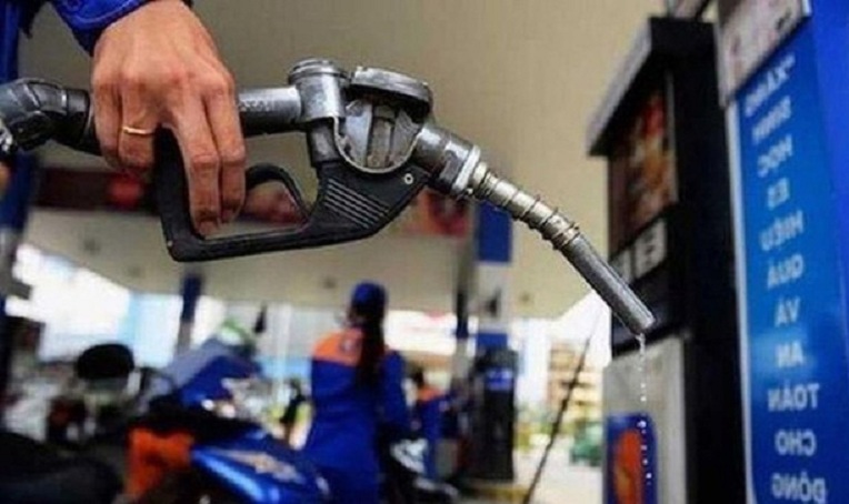 Giá xăng, dầu giảm 700-840 đồng/lít