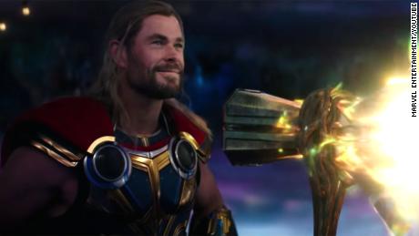 'Thor: Love and Thunder' tung trailer đầu tiên: Thần Sấm phiên bản nữ 