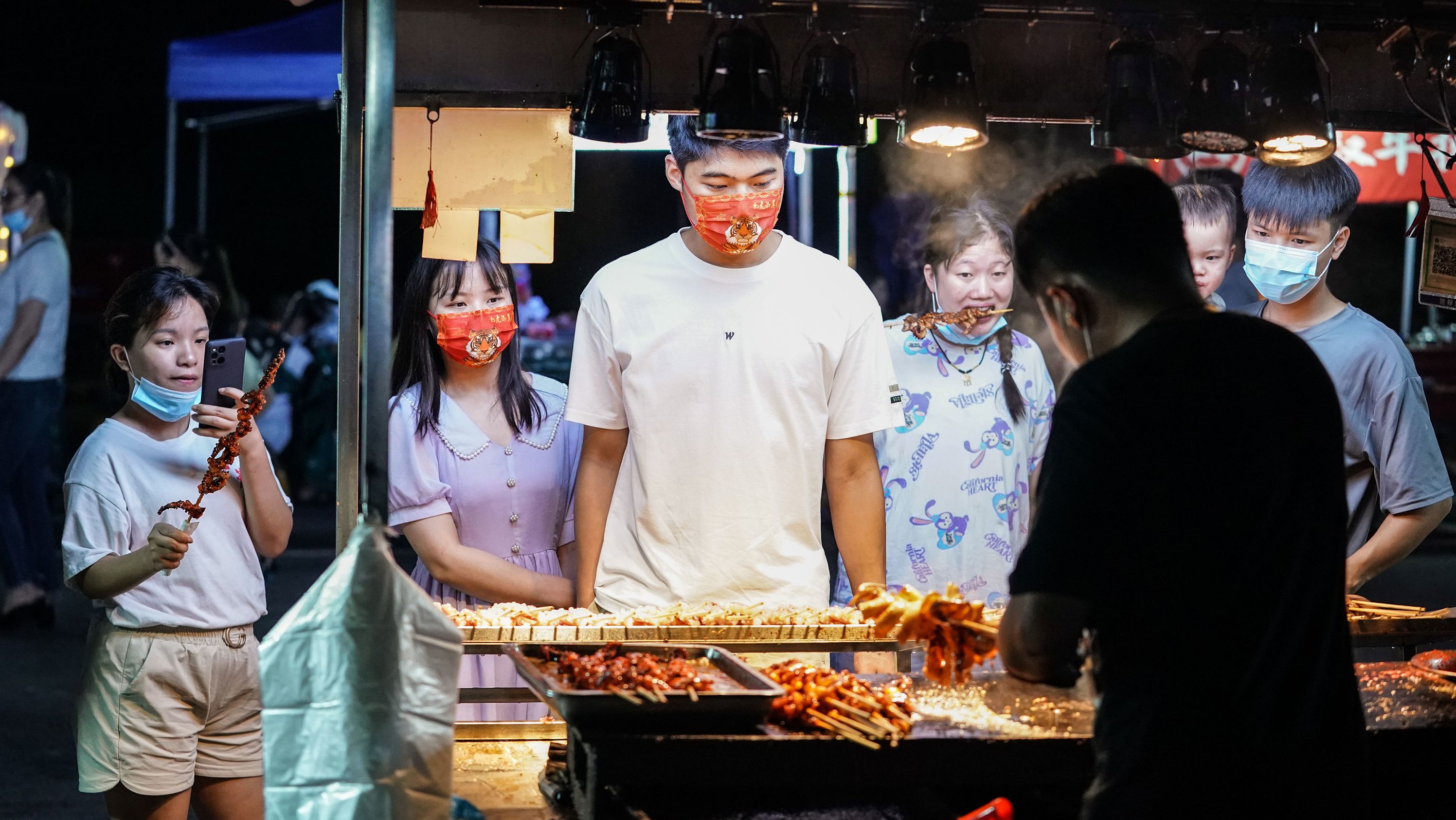 Thịt nướng vỉa hè giúp nhiều thành phố ở Trung Quốc giảm thất nghiệp?