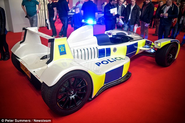 Xe cảnh sát lấy cảm hứng từ xe đua F1 3