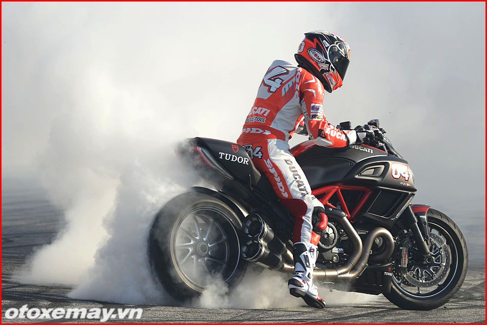 Cháy rực một mầu đỏ tại World Ducati Week 2014 23