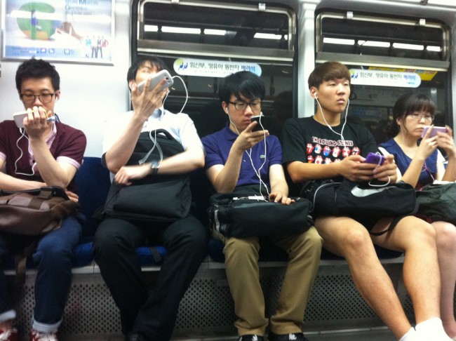 Người Hàn Quốc “nghiện” smartphone nhất thế giới
