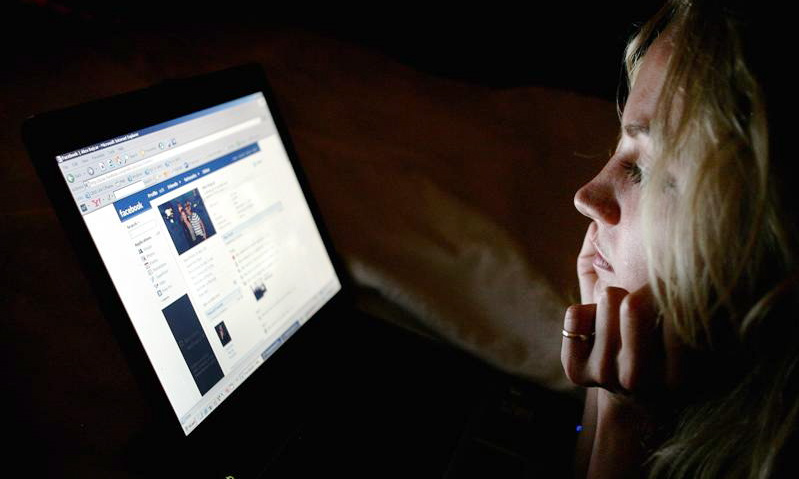 Trẻ co giật, loạn thần vì “nghiện” Facebook