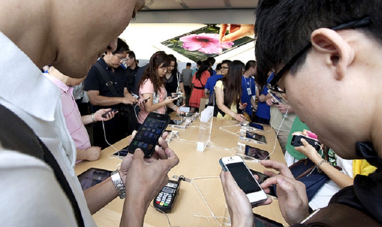 Apple bán được 1,2 tỷ iPhone: Mừng, nhưng chưa hết lo