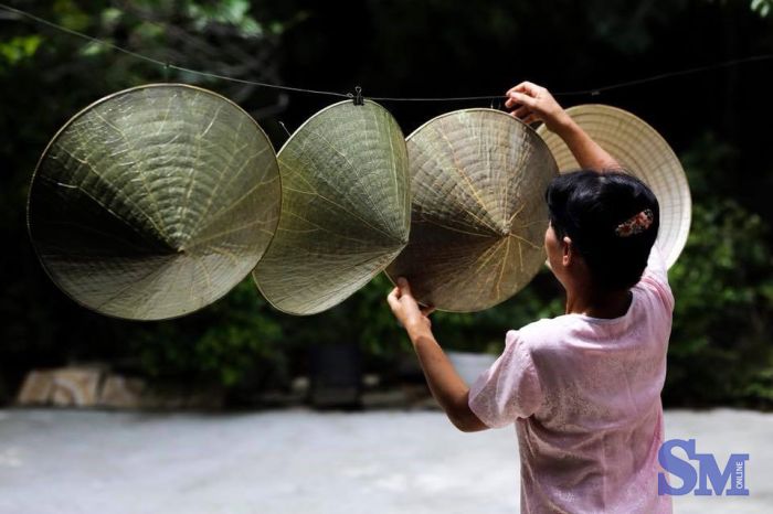 Độc đáo nón lá sen – kỳ công của làng nghề cố đô