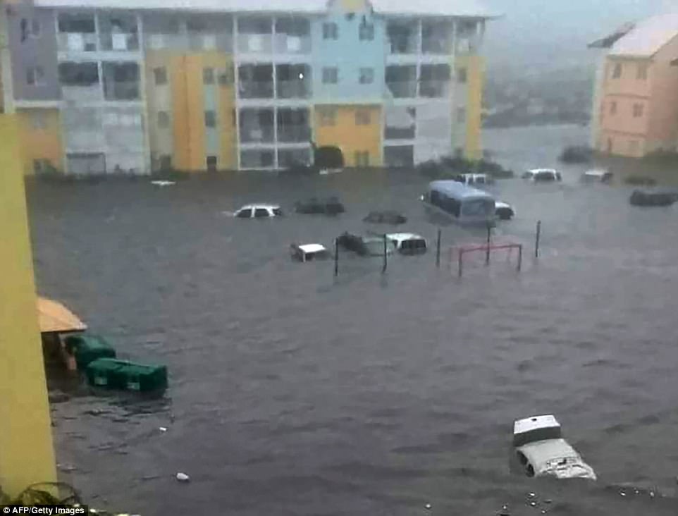 Siêu bão Irma phá nát đảo Barbuda với sức gió gần 300km/h