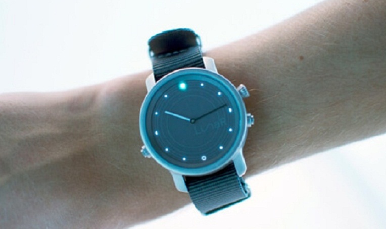 Smartwatch LunaR chạy năng lượng mặt trời, tốt cho sức khỏe, môi trường 