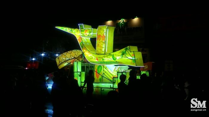 Rực rỡ lễ hội rước đèn Trung thu lớn nhất Việt Nam