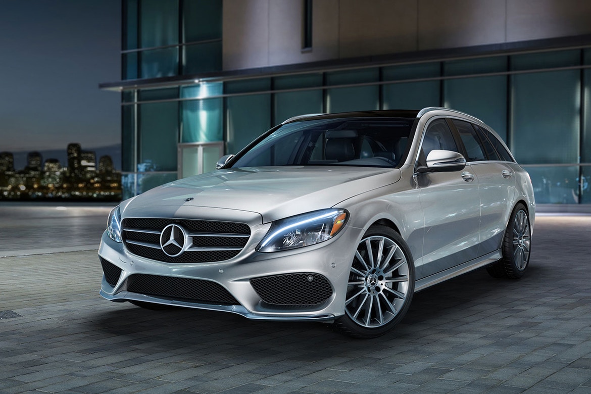Mercedes-Benz triệu hồi nửa triệu xe nguy cơ tự bung túi khí