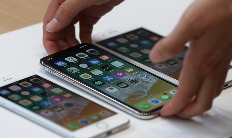 Giá bán iPhone X chính hãng tại Việt Nam cao hơn thế giới 32% 