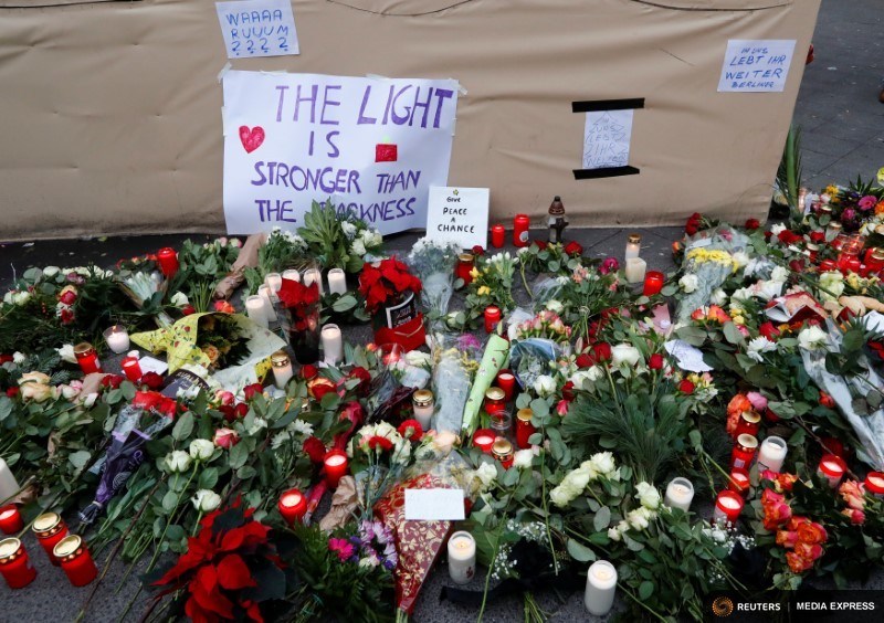 Châu Âu đón Giáng sinh trong sự đe dọa khủng bố từ IS