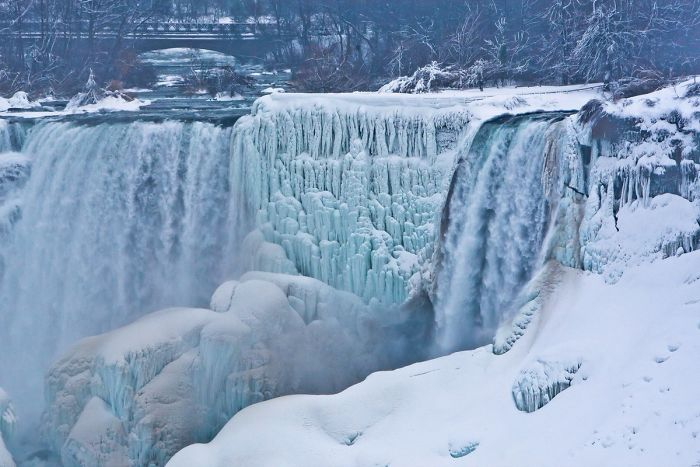 Thác Niagara hóa thế giới băng tuyết dưới cái lạnh khủng khiếp