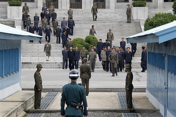 Hai miền Triều Tiên nối lại đường dây nóng sau 2 năm “nghỉ chơi”