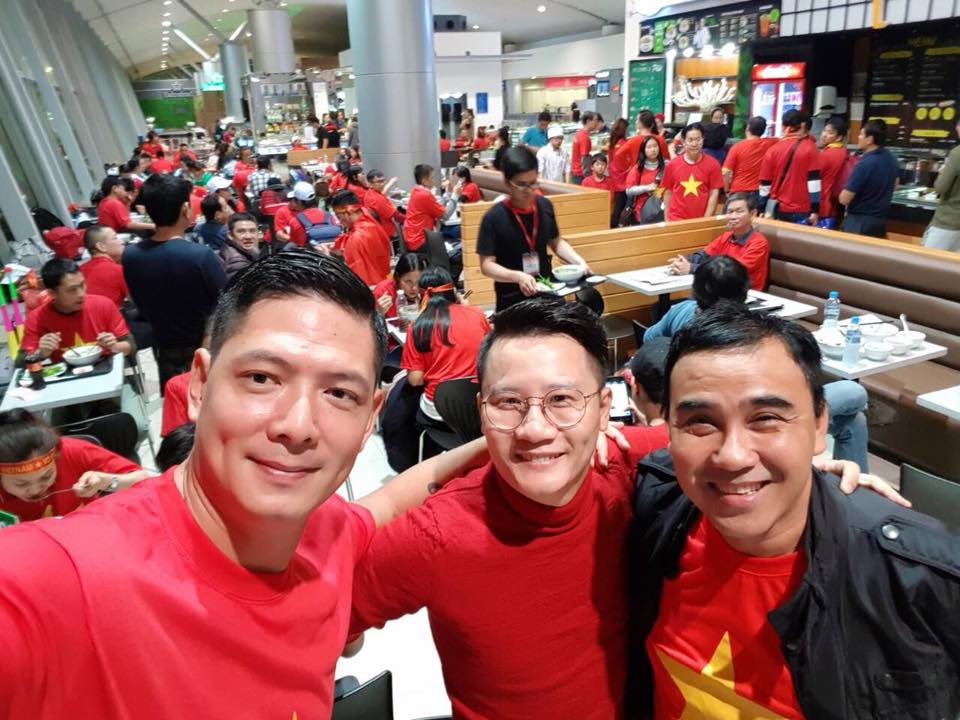 Bình Minh, Quyền Linh, Hoàng Bách… hào hứng bay sang Thường Châu cổ vũ U23 Việt Nam