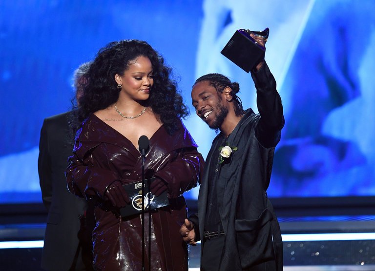 Grammy 2018: Kendrick Lamar biểu diễn xuất sắc, giành cú đúp giải thưởng