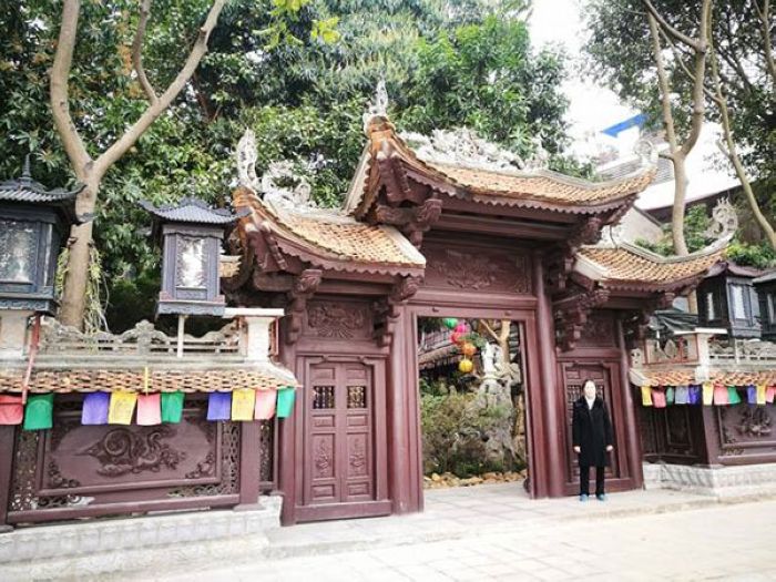 Du xuân đi lễ tại 3 ngôi chùa cổ nổi tiếng ở Hồ Tây