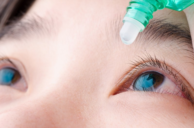 Thuốc nhỏ mắt nano có thể giúp dân “bốn mắt” bỏ kính