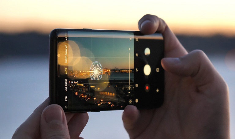 Cuộc đua camera đẩy giá bán Galaxy S9+ lên cao