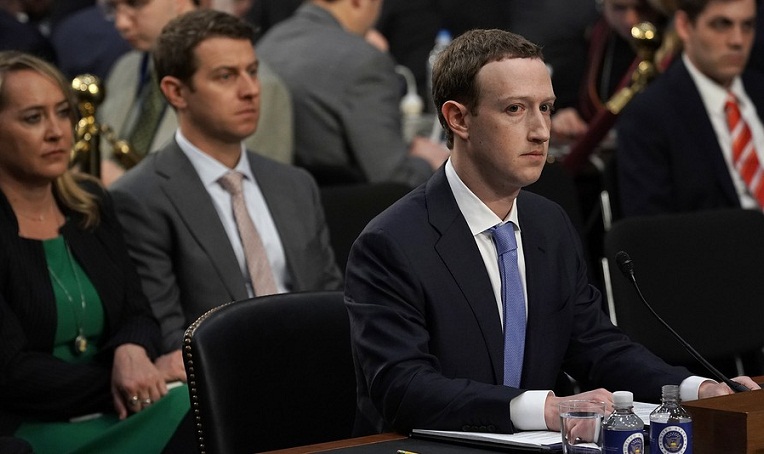 Facebook có thể thu phí người dùng sau bê bối Cambridge Analytica