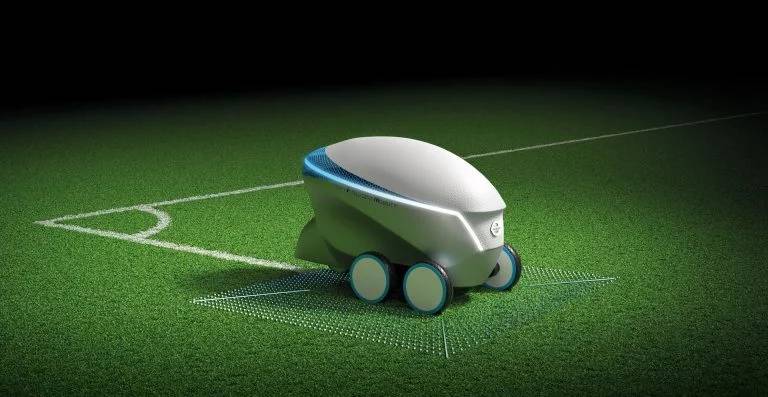Nissan sản xuất cả robot tự hành để vẽ sân bóng đá