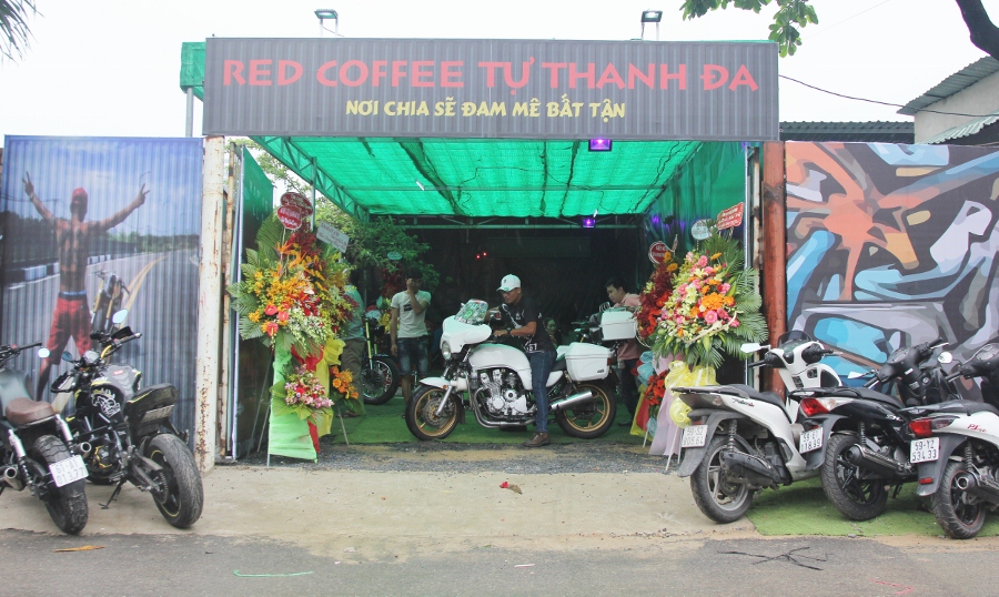Red Coffee Tự Thanh Đa - điểm hẹn mới cho biker mê độ xe tại Sài Gòn