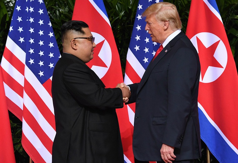 Cái bắt tay lịch sử Trump-Kim mở ra trang mới cho bán đảo Triều Tiền