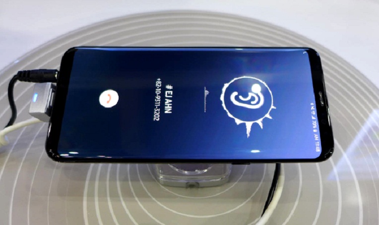 LG, Samsung loại bỏ tai thỏ bằng công nghệ màn hình truyền âm qua xương