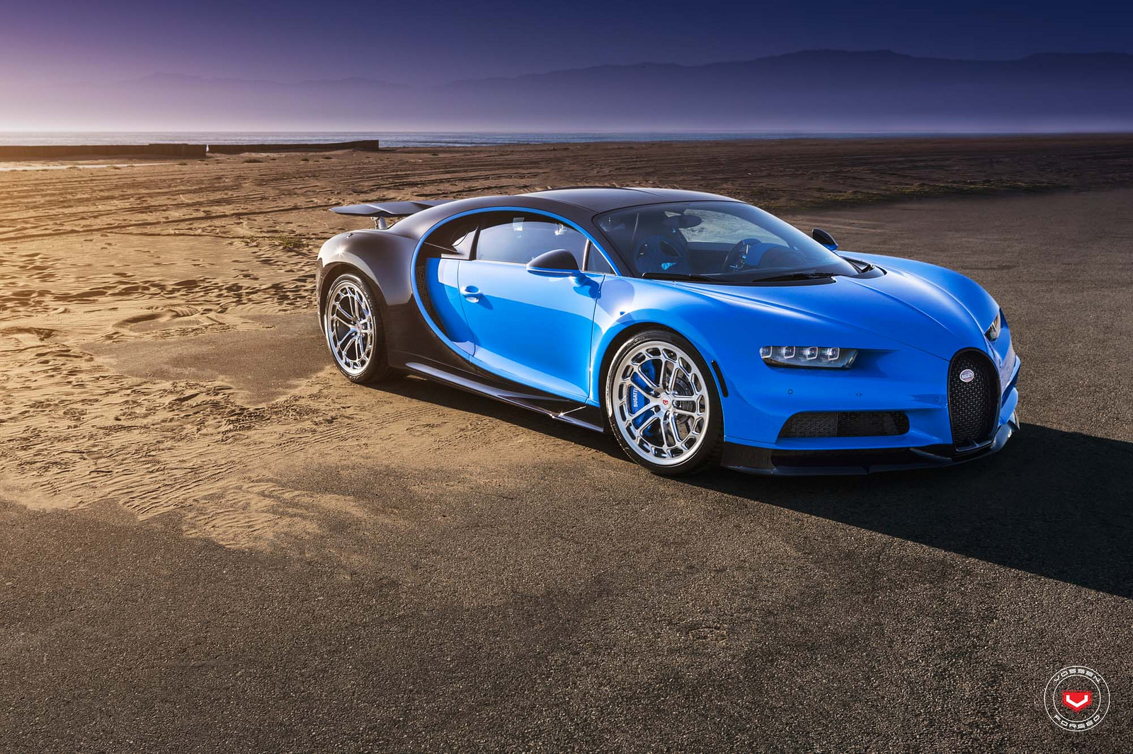 Siêu xe Bugatti Chiron “thôi miên” người dùng với bánh mâm độ 24inch Vossen