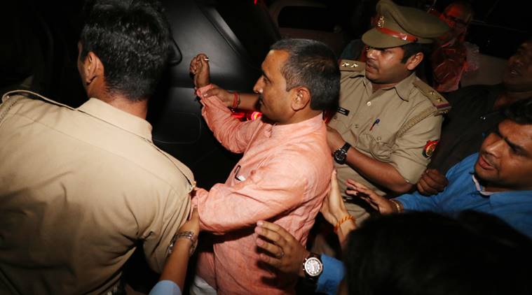 Hiếp dâm trẻ vị thành niên, nam nghị sĩ Ấn Độ bị truy tố 