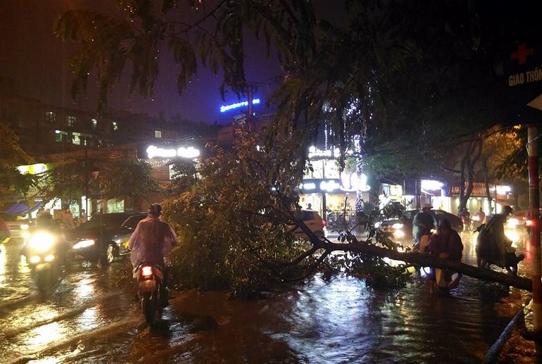 Bão số 3 uy hiếp các tỉnh Thanh Hóa - Hà Tĩnh, gây mưa lớn cho miền Bắc