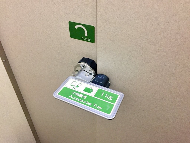 Giải pháp độc đáo để không quên điện thoại trong nhà vệ sinh của người Nhật Bản