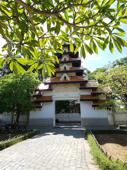 Chớm thu ghé ngôi chùa có kiến trúc độc đáo ở Huế