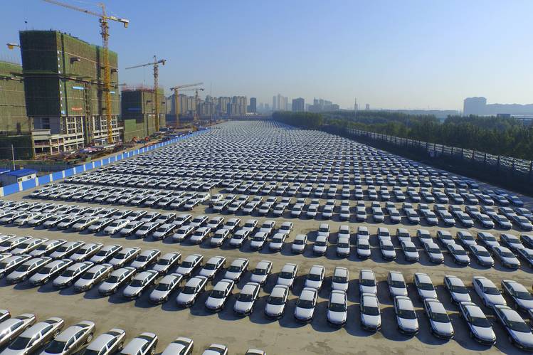 Thị trường ôtô Trung Quốc sụt giảm lần đầu tiên trong 30 năm