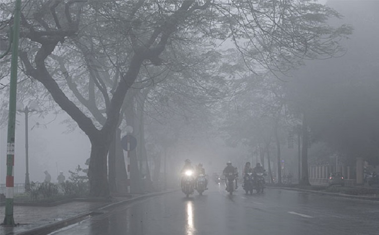 Gió mùa Đông Bắc suy yếu gây sương mù và mưa cho miền Bắc