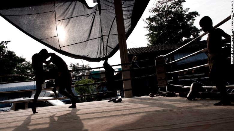 Thái Lan thay đổi Luật thi đấu Muay Thái sau cái chết của võ sĩ 13 tuổi