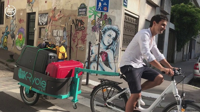 Startup tạo ra rơ-moóc thông minh cho… xe đạp