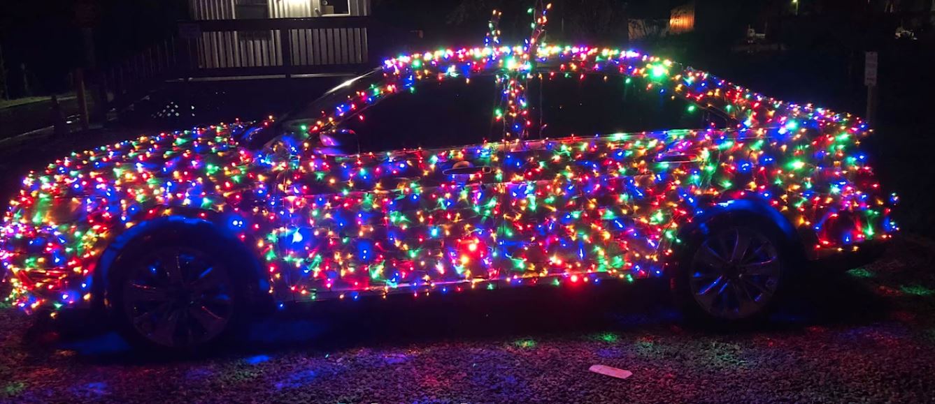 Ford Taurus đón Giáng sinh bằng hàng nghìn chiếc đèn nháy