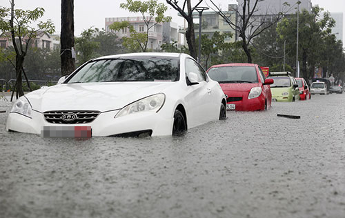 Mưa lớn bất thường gây ngập lụt nhiều tỉnh miền Trung