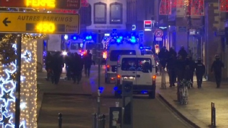 Xả súng ở chợ Giáng sinh Pháp khiến 16 người thương vong
