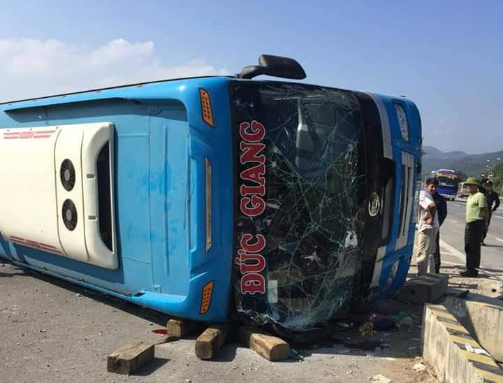 Quảng Ninh: Xe khách gặp tai nạn khiến 7 người thương vong