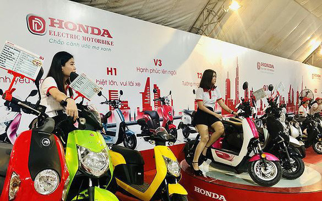 Khách hàng Việt xôn xao về xe máy điện Honda “made in China”