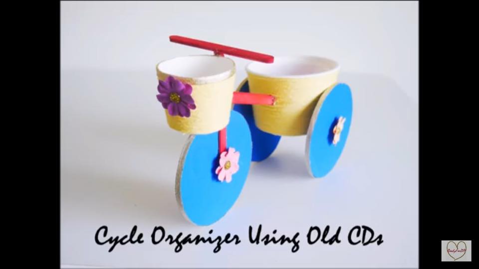 Tận dụng đĩa CD cũ tạo nên “xe đạp ơi!”