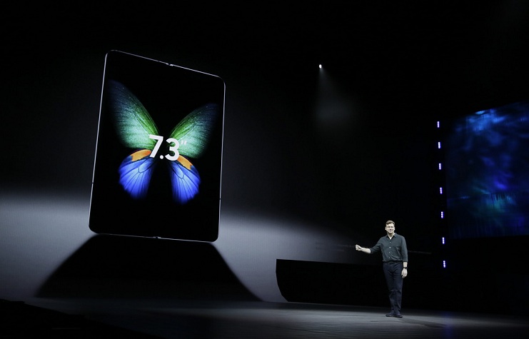 Samsung ra mắt Galaxy Fold màn hình gập với giá bán gần 2.000 USD