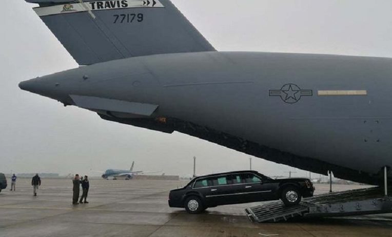 “Ngựa thồ” C-17 mang “Quái thú” Cadillac One  của ông Trump đến Hà Nội 