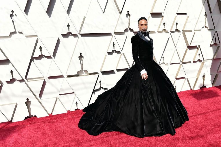 Nam diễn viên gây sốc khi mặc váy dạ hội tung xòe trên thảm đỏ Oscar