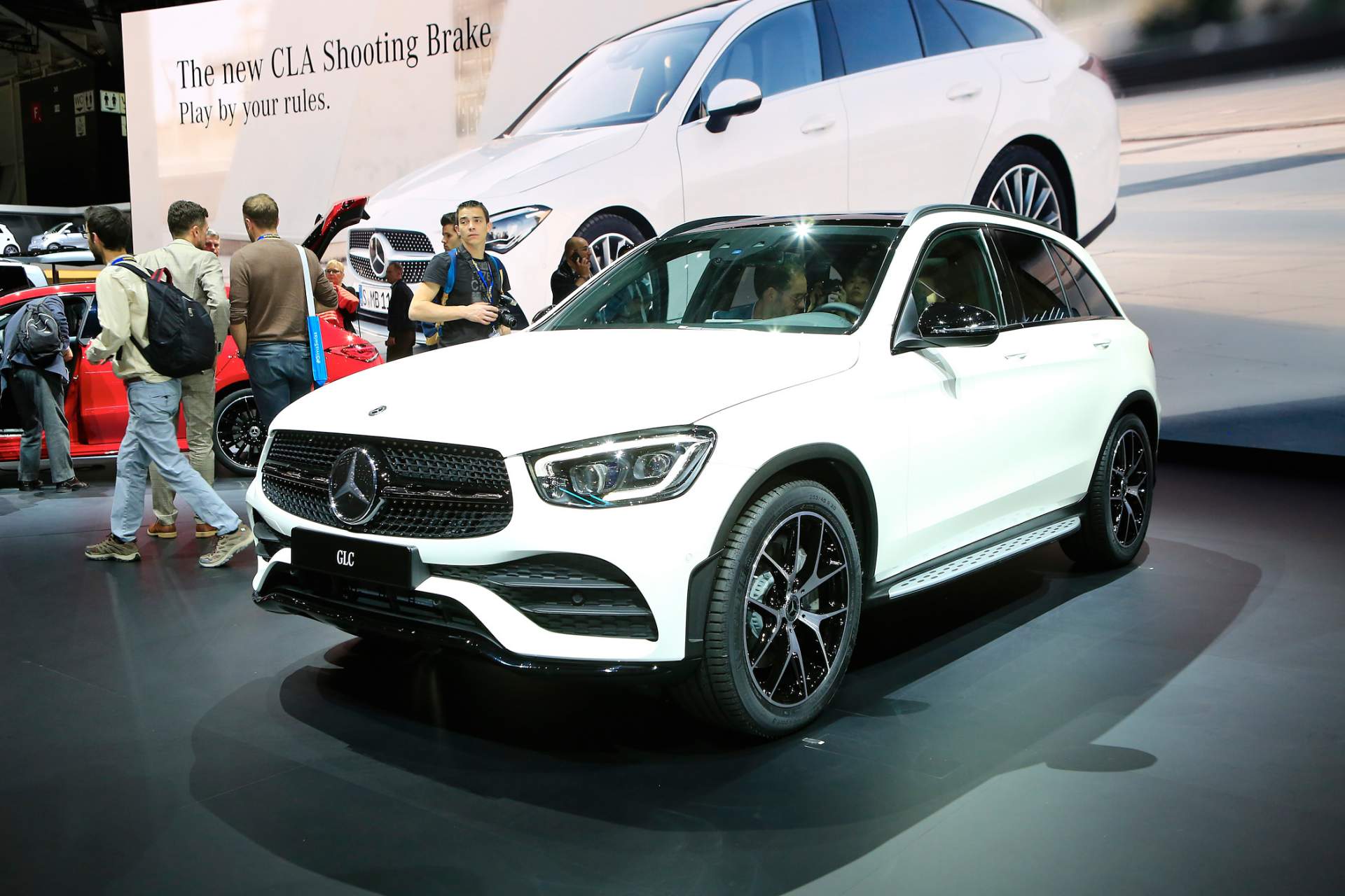 Ảnh thực tế phiên bản nâng cấp Mercedes-Benz GLC 2020 tại Geneva Motor Show 2019