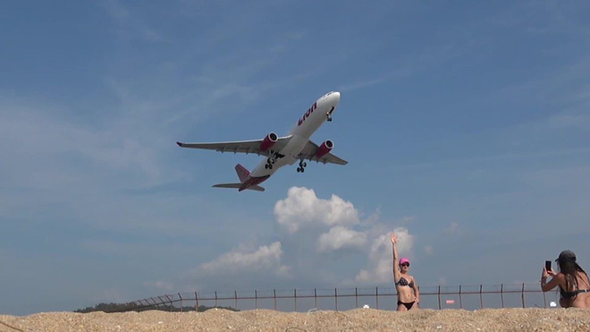 Du khách có thể bị tử hình nếu chụp ảnh ở bãi biển gần sân bay Phuket